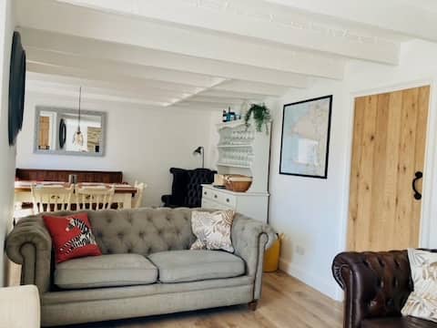 Successful Airbnb property: Countryside retreat near beach in Nolton, Roch
