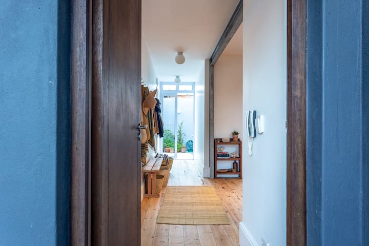 A Gorgeous Seaside Retreat in Kalk Bay, Cape Town. gallery image 4