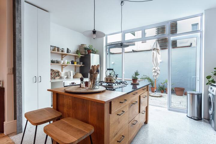 A Gorgeous Seaside Retreat in Kalk Bay, Cape Town. gallery image 3