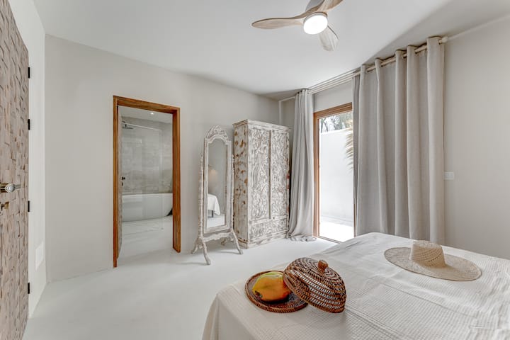 Спална соба со задна тераса
Спална соба, со тераса 