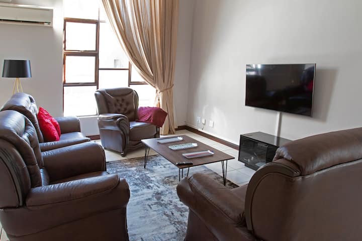Hillside Villa - Featherbrooke - Krugersdorp