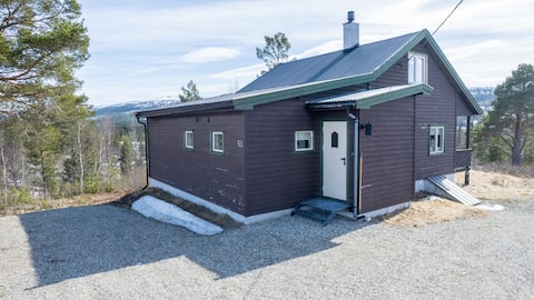 Romslig og idyllisk hytte