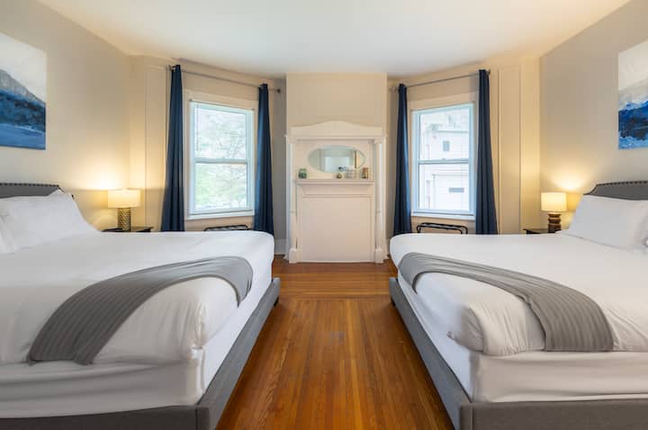 Unità 2 Ampia camera da letto con 2 letti matrimoniali