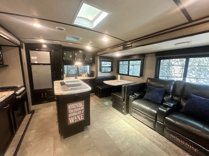 Rv & Golf With Patio For Two - Roberts Creek
