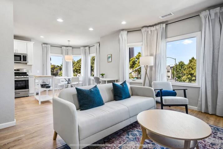 Contemporary 4BR Oasis | 2/2 unit |13 Mn from BART
