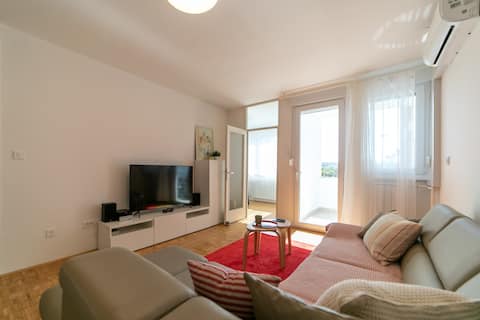 Popular Airbnb listing: Hemma apt, office+garage near Jarun lake in Trešnjevka Jug