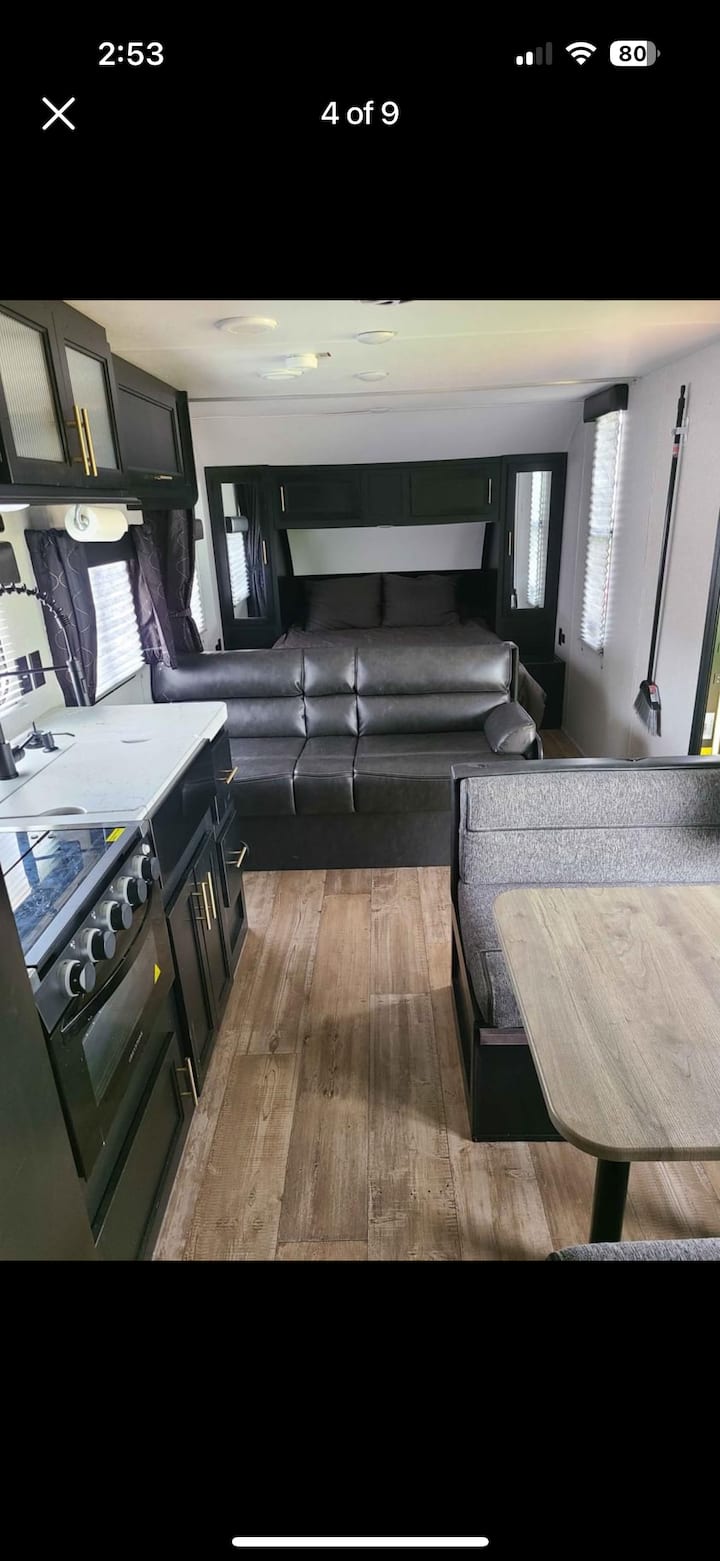 Walking Distance To Lambeau Field Camper Greywolf - Green Bay, WI