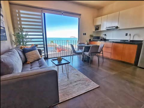 Loft with ocean view · Esplanade half a block away