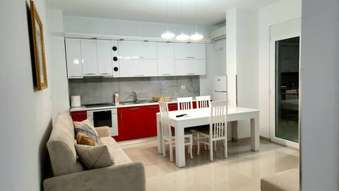 Modern  &Cozy APT, 1Km from Center