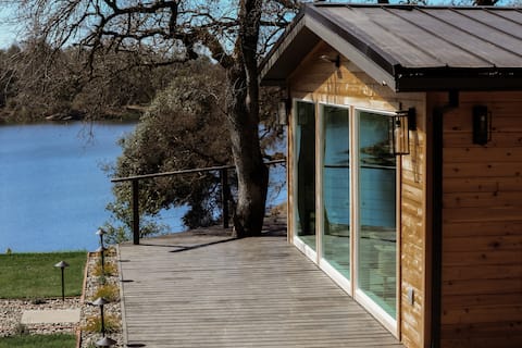 Waterfront Getaway|Private| Hot Tub|Pets