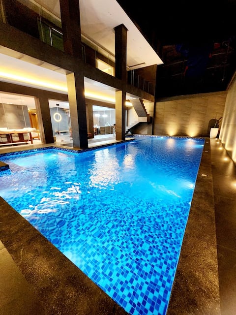 luxury pool villa