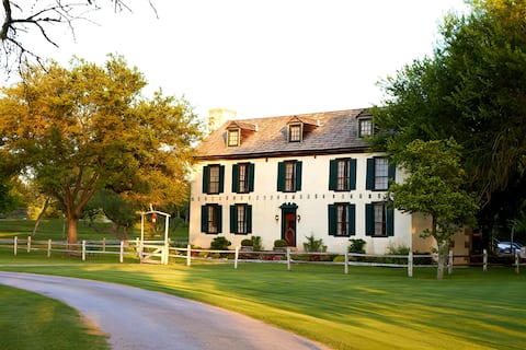 Settler's Crossing Sanctuary! Sleeps 35 | Weddings