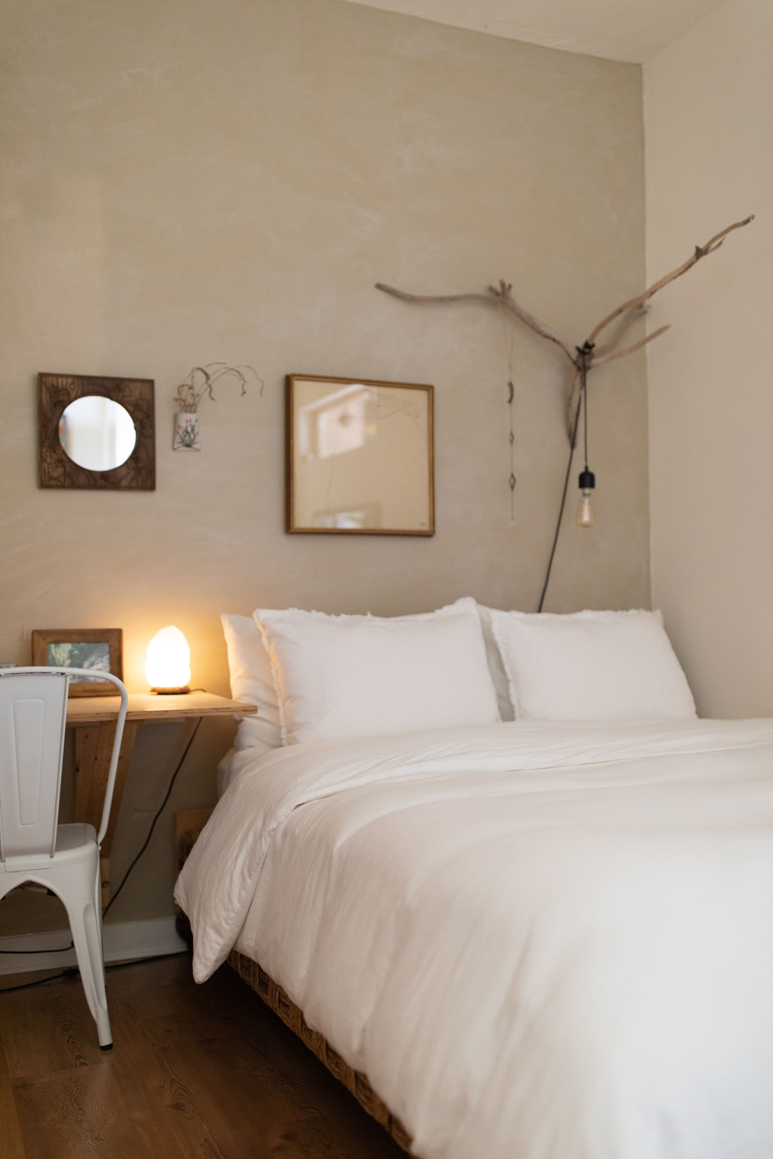 Quiet Kona Retreat • Light-filled, Curated Space - Image 11