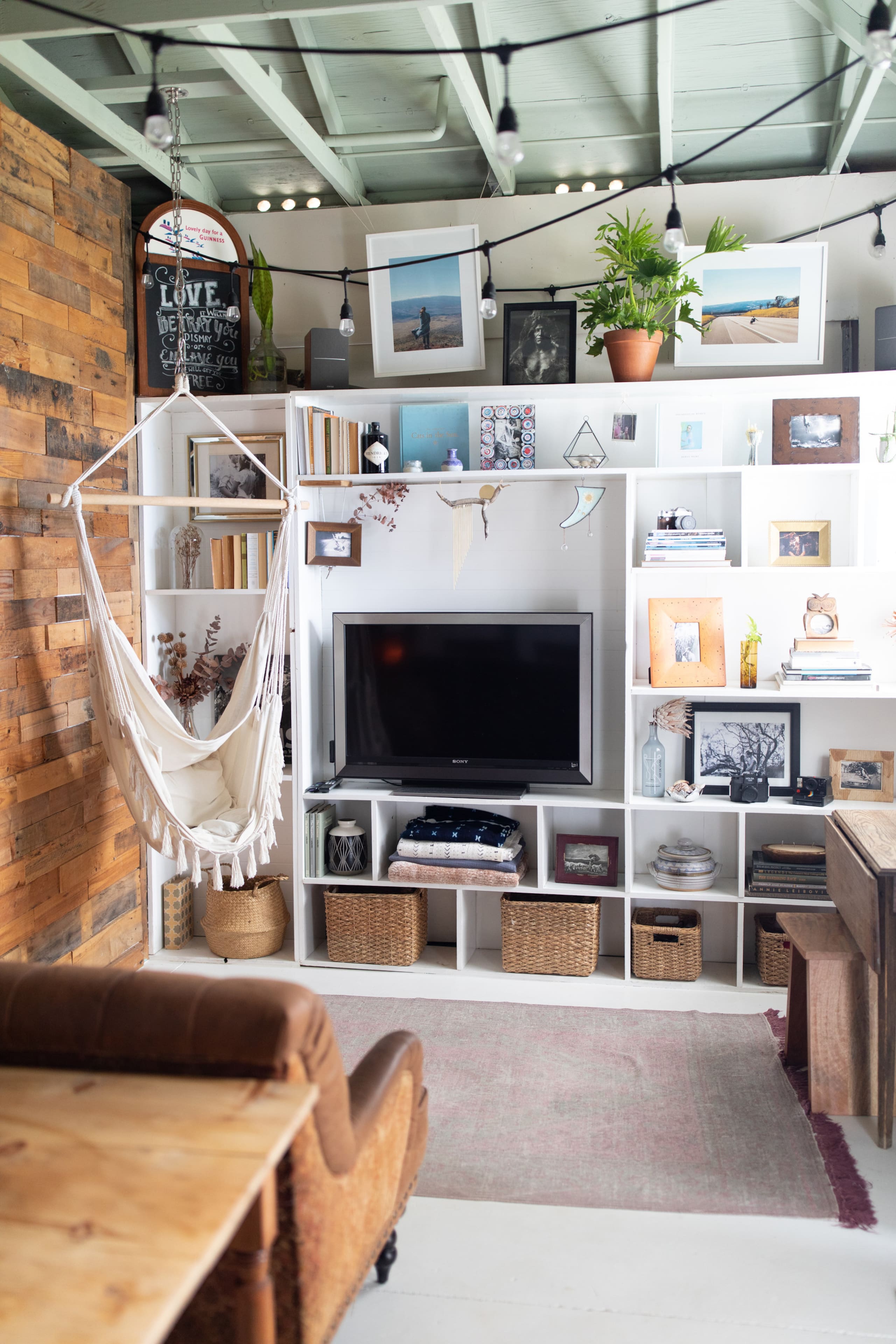 Quiet Kona Retreat • Light-filled, Curated Space - Image 5