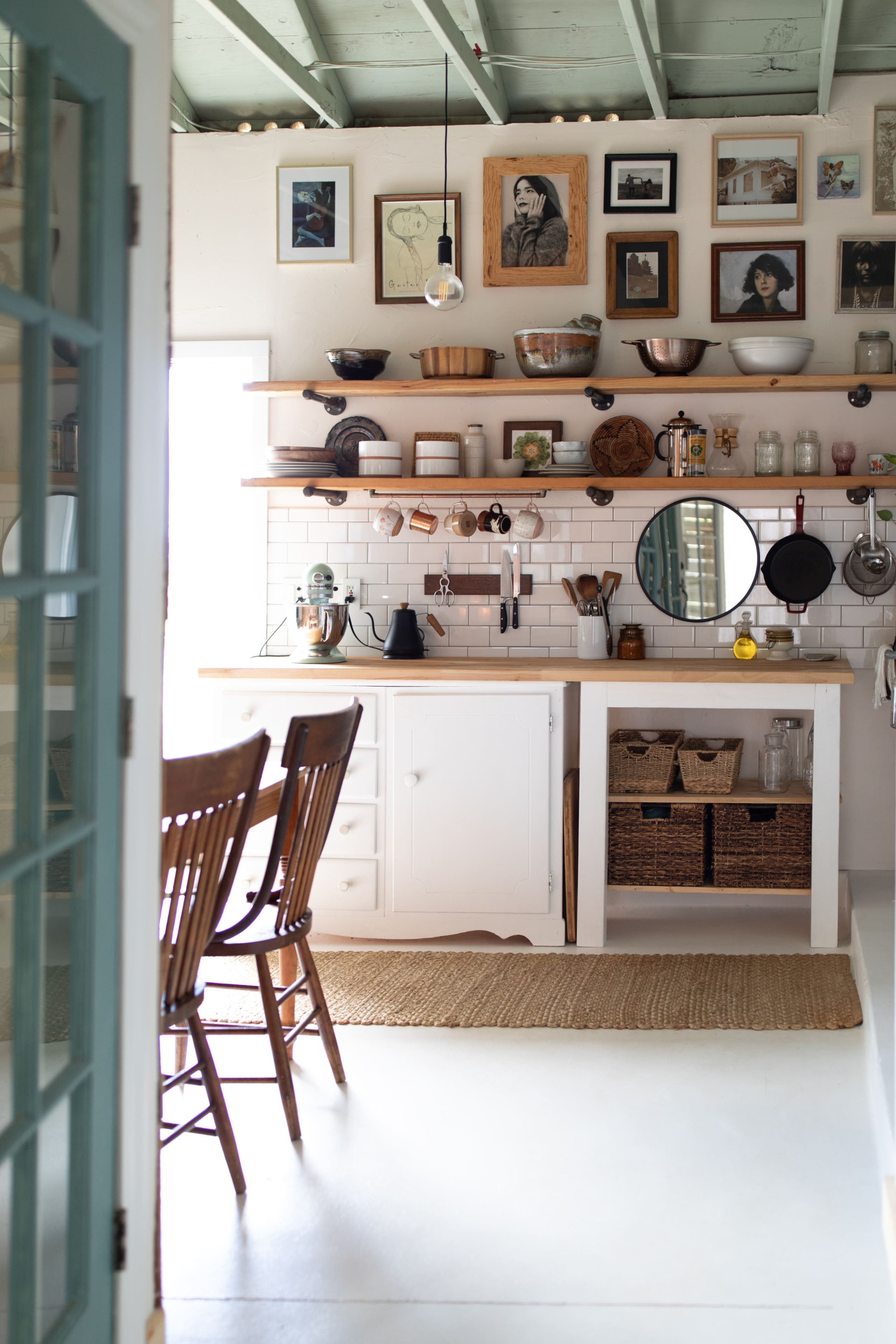 Quiet Kona Retreat • Light-filled, Curated Space - Image 1