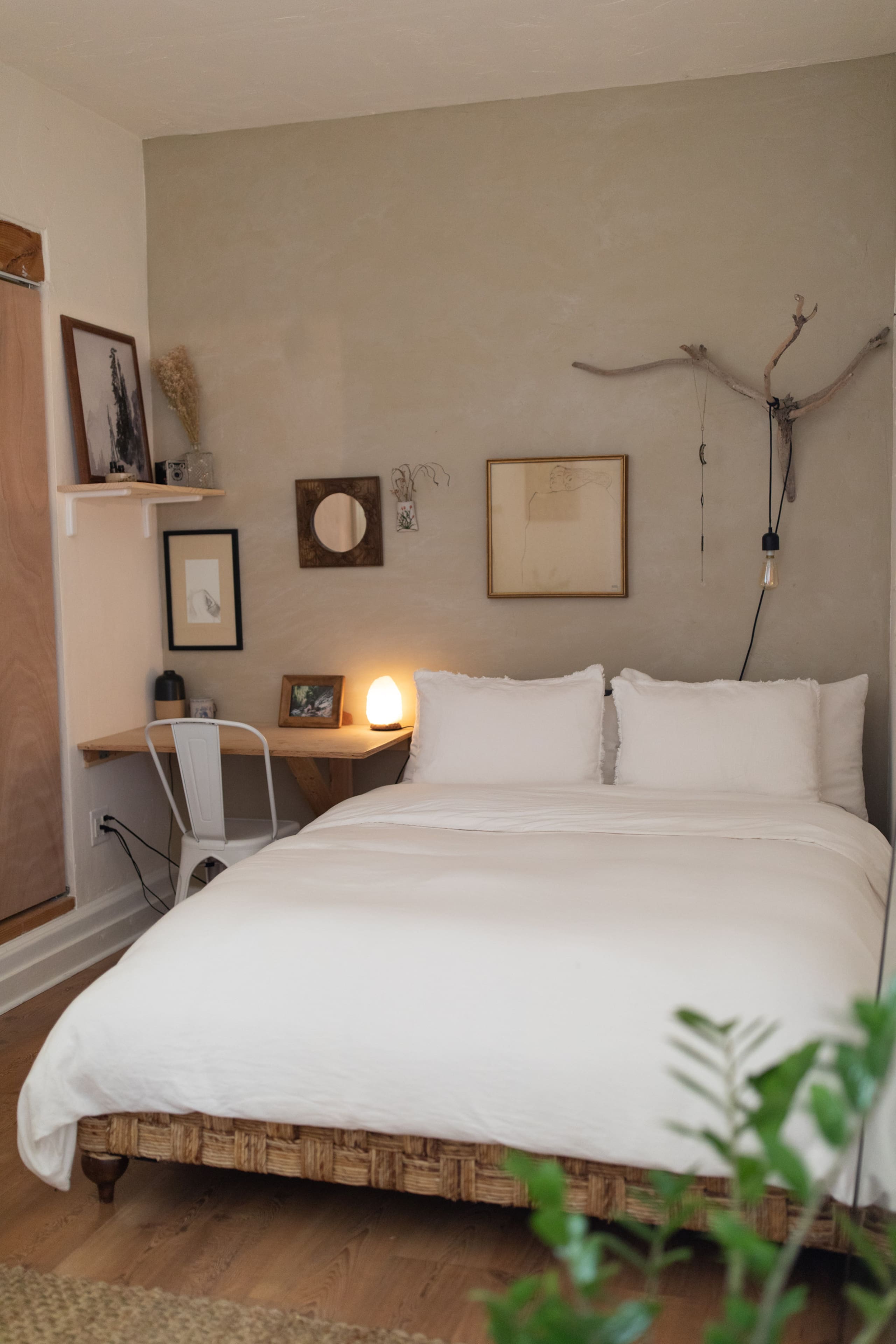 Quiet Kona Retreat • Light-filled, Curated Space - Image 12