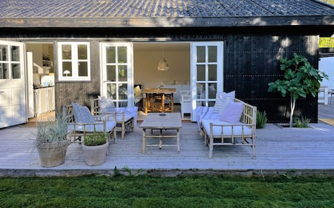 Beautiful cottage close to the beach