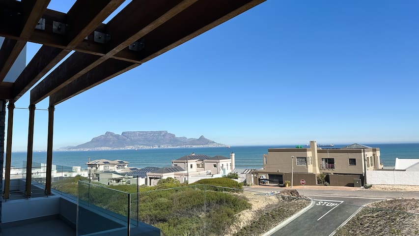 Table Mountain Views New Aparment Bloubergstrand gallery image 5
