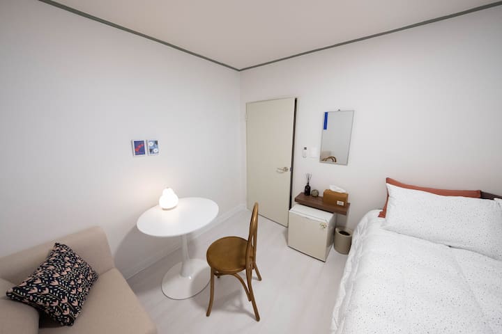 Ourlog Seoul managed Airbnb listing 2