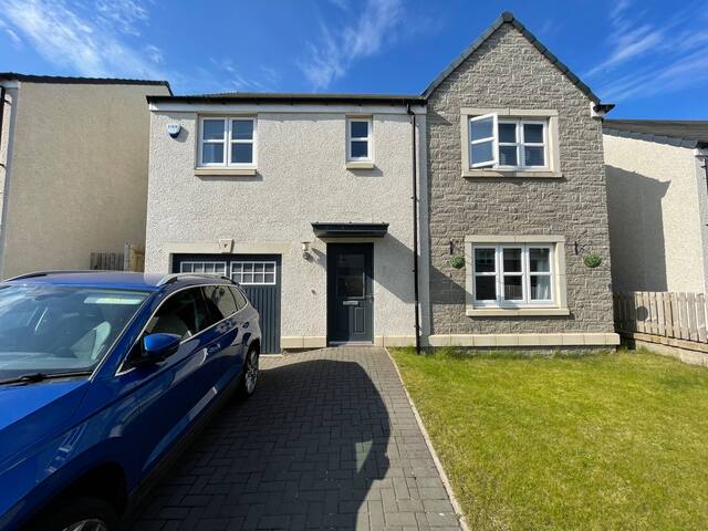 4 Bed Family Home with Parking