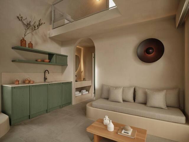 BH943 – C – Villa Santorini gallery image 3