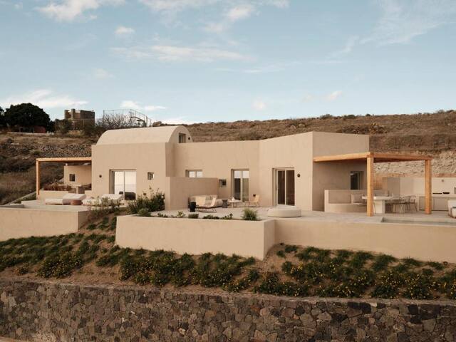 BH943 – C – Villa Santorini gallery image 2