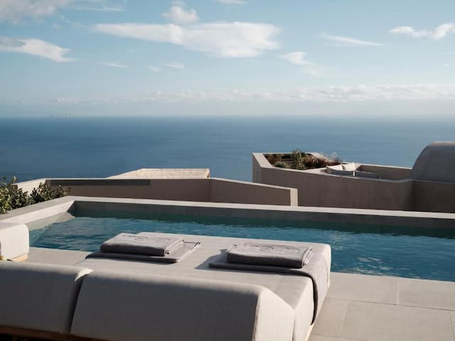 BH943 – C – Villa Santorini