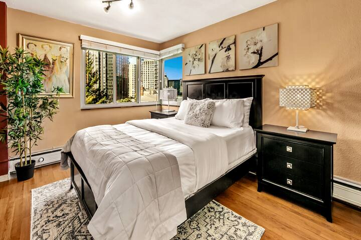 Upgraded Condo Downtown/Convention Center gallery image 5