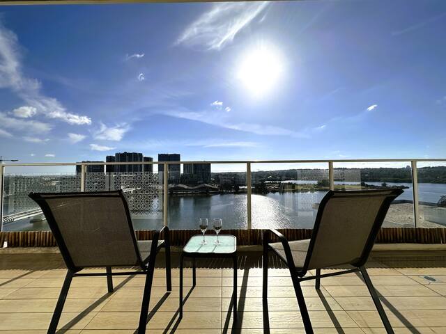 Home with first row stunning waterview @inner west