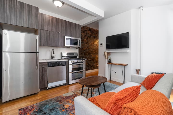 Heart of East VillGem 3BR1BA W/D gallery image 4