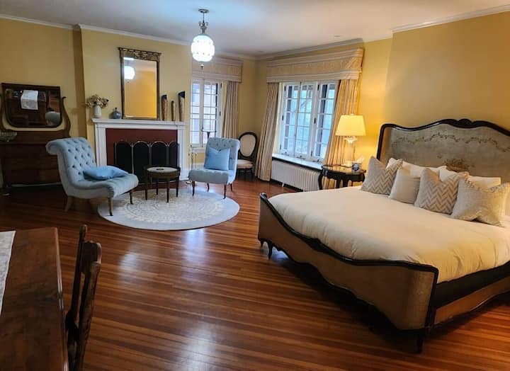 The Washington Room At Rushmore - Bear Mountain, NY