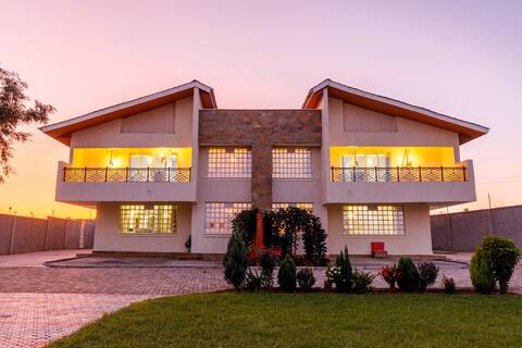 Golden View Manor -Holiday Home
