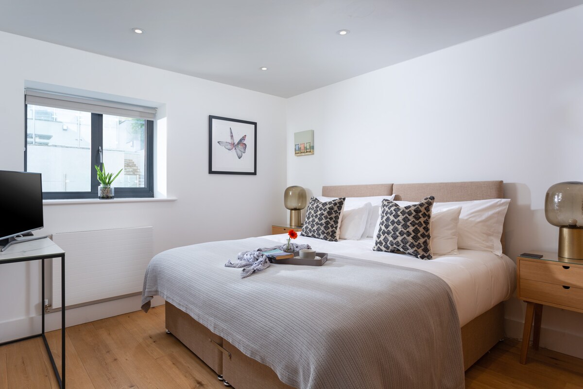 Veliki krevet s rajsferšlusom i poveznicom može se konfigurirati kao bračni krevet ili kao 2 x jednostru