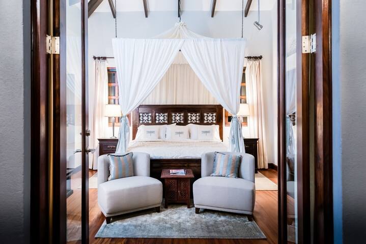 Oceanside With Pool & Terrace - Casa Sonrisa 3BR