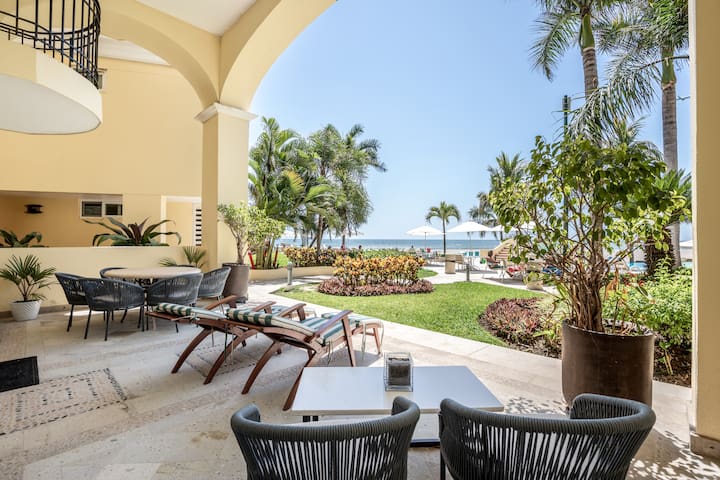Entire home with 5 bedrooms in Puerto Vallarta - Beautiful Beachfront Villa