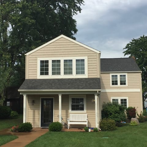 Spacious Wawasee lakefront home