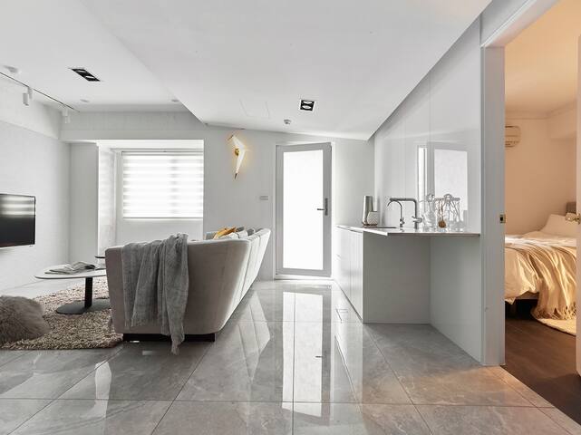 Elegant Lvory | 台北車站 |電梯大樓 | 寧夏夜市 | 兩房兩衛 | 家庭旅遊首選 gallery image 2