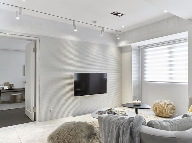 Elegant Lvory | 台北車站 |電梯大樓 | 寧夏夜市 | 兩房兩衛 | 家庭旅遊首選