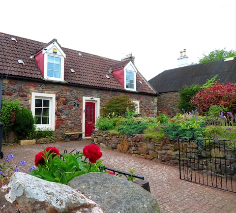 2 bed cottage near the sea