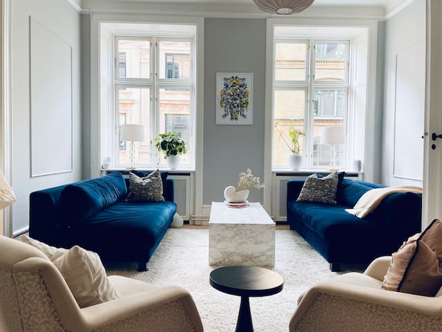 Elegant large flat at Østerbro