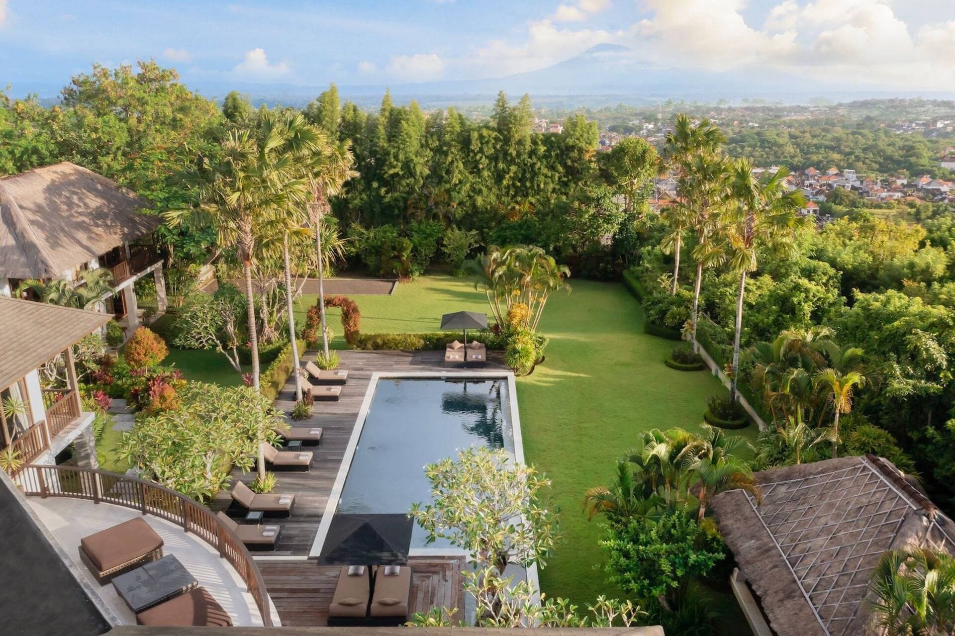 Grand Coastal Estate 6 Bedroom Private Villa in Jimbaran 2