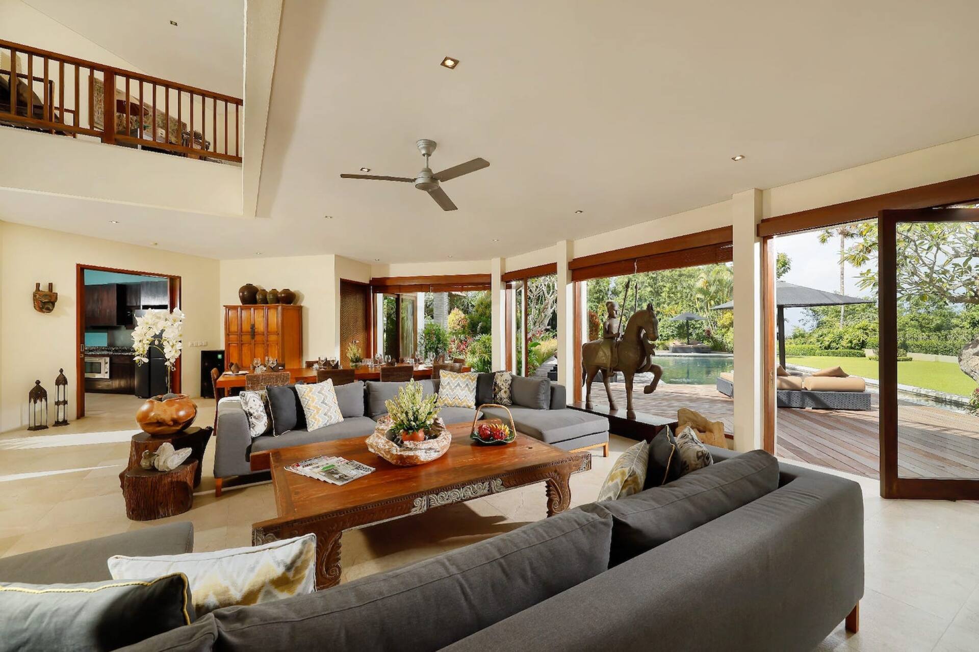 Grand Coastal Estate 6 Bedroom Private Villa in Jimbaran 3