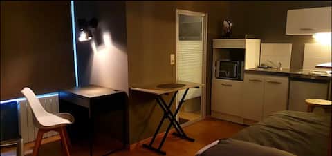 (29-03) Studio for one person
