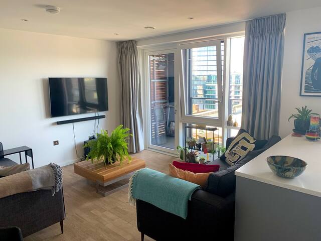 Old St 3 Bed City Apartment (N1) gallery image 2