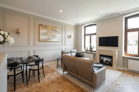 Leistungsstarkes Airbnb: Aurum Suite - Luxury City Apartment in Würzburg