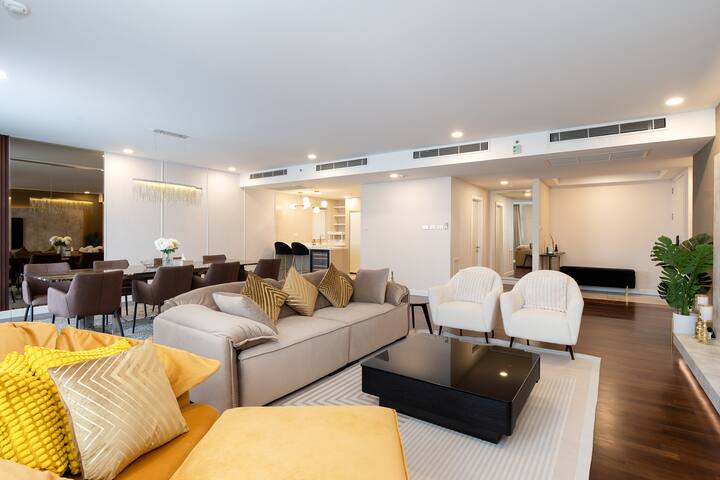 Luxury Condo, 30th fl, 201 Sq.M., 3 Beds, 3.5 Bath gallery image 2