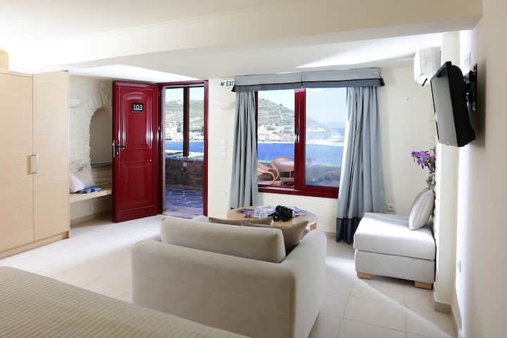 Keos By The Sea : Sea View Deluxe Triple Room - Kea