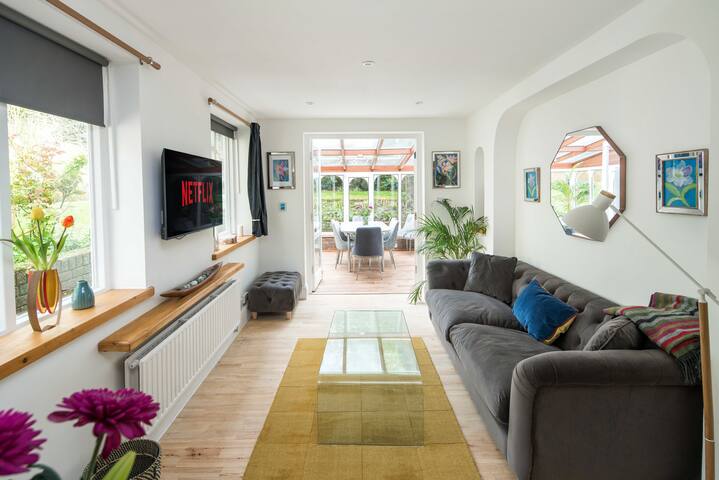 Stylish 3 bed garden flat on Netherhall Gardens