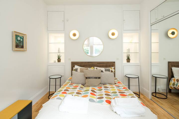 Stylish 3 bed garden flat on Netherhall Gardens gallery image 2