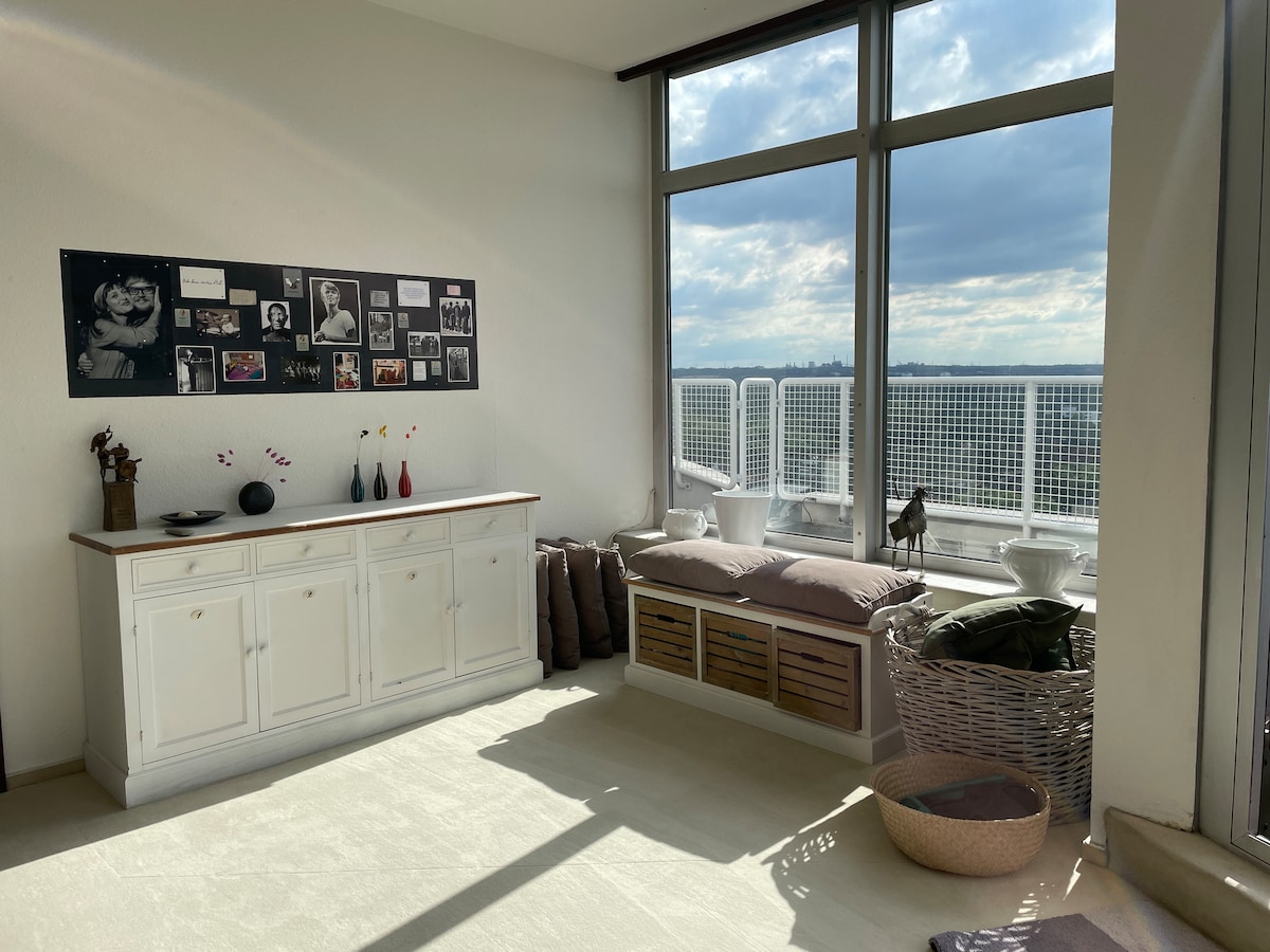 Top Airbnb: Penthouse with underground parking in Cologne in Zollstock